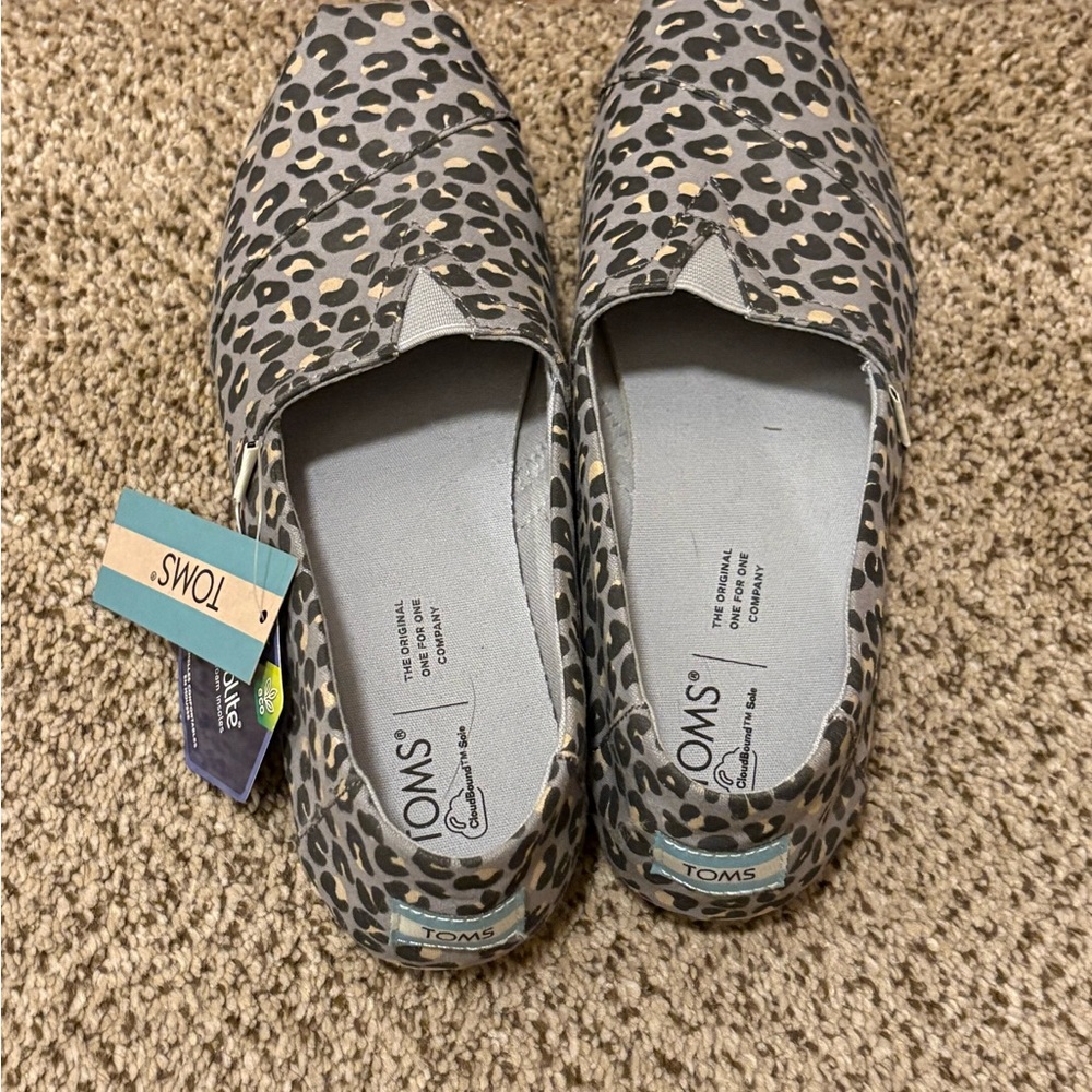 TOMS Women's Leopard Print Flats in Gray and Gold